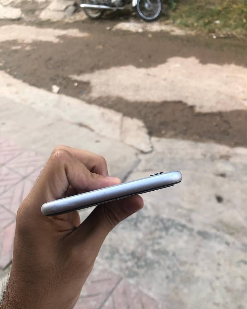Apple iPhone 6 Plus 4