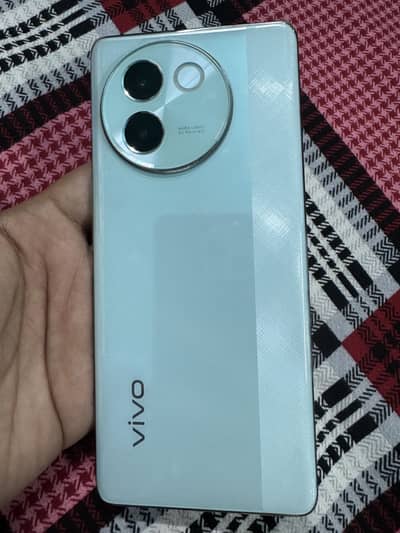 Vivo V30
