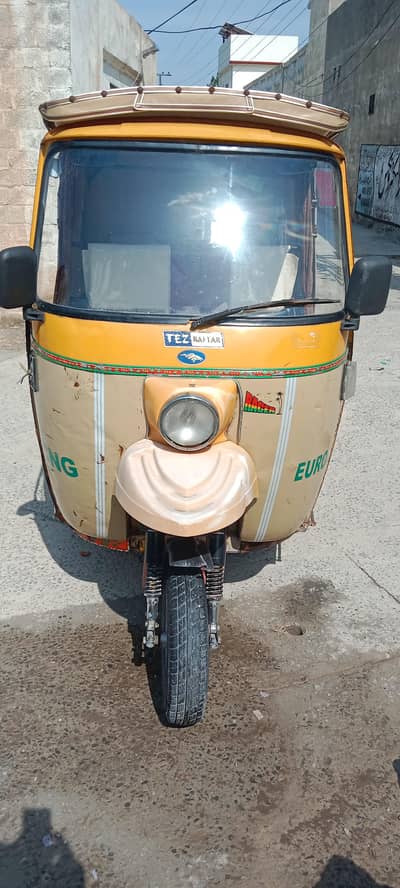 Tez raftar CNG Rickshaw 2020 Model - Good Condition.