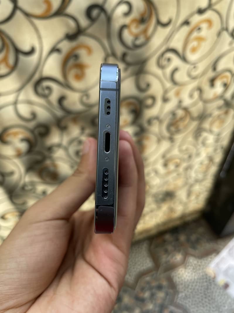 Apple iPhone 13 Pro 2