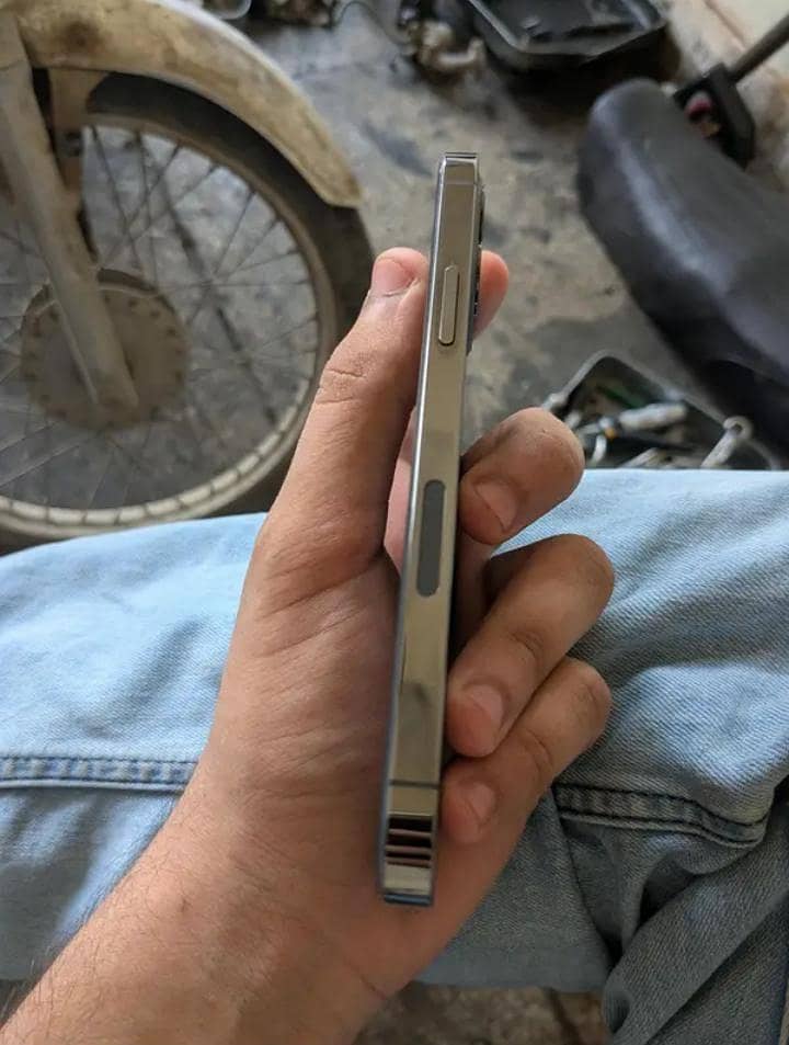 iphone 12pro 2
