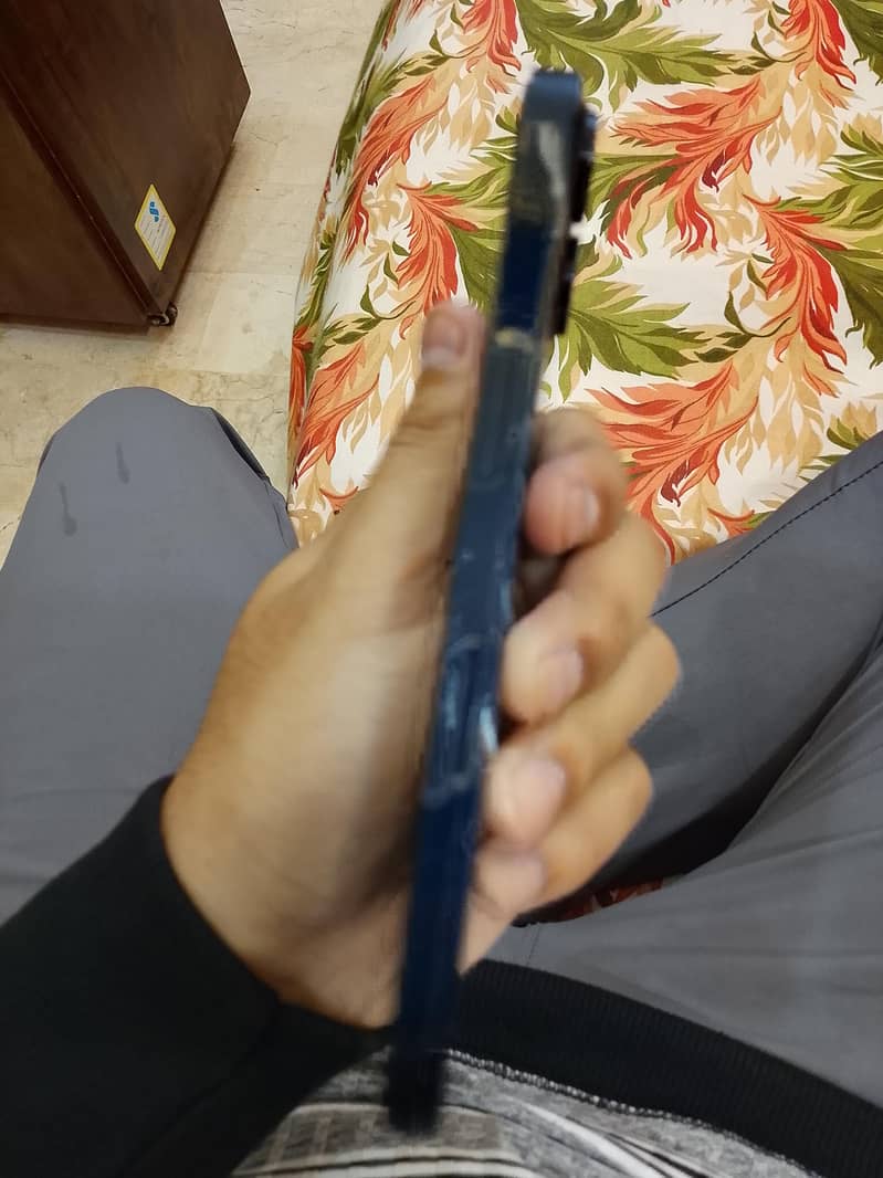 Apple iPhone 13 5