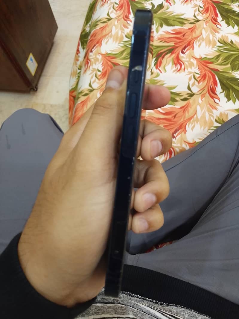 Apple iPhone 13 6