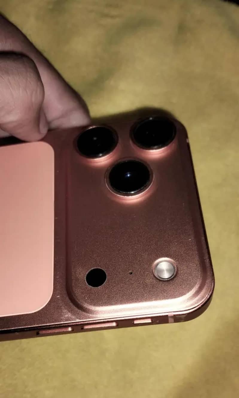 Apple iPhone XS Max 3