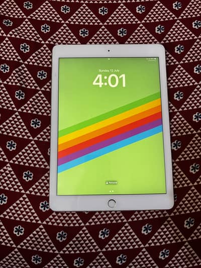 Apple generation 6 ipad in golden