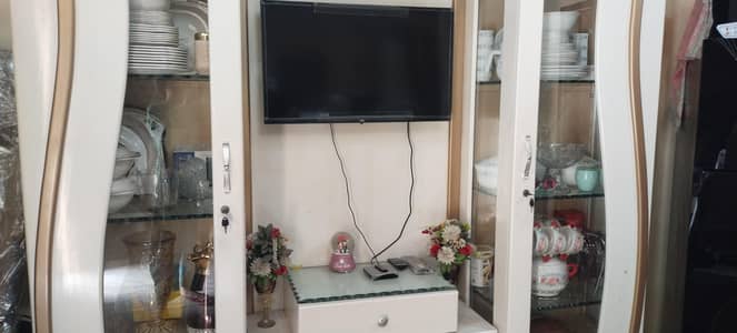 divider showcase with MultiMedia wall