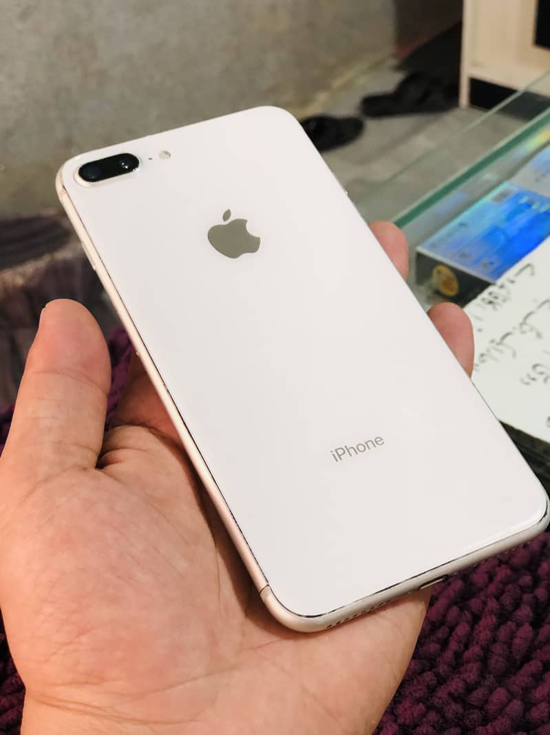 Apple iPhone 8 Plus 1