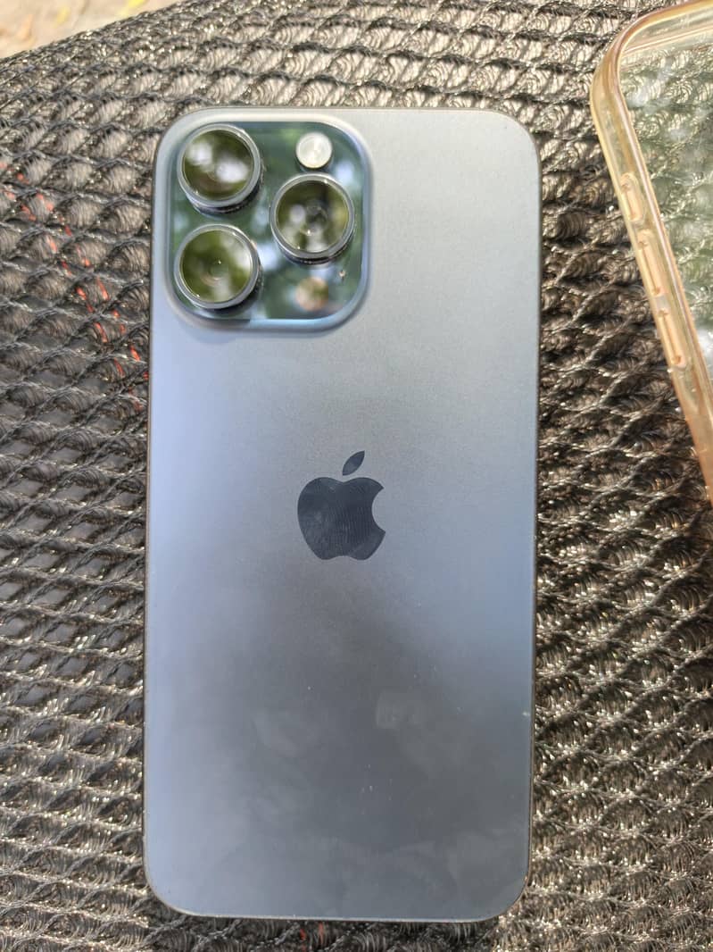 Apple iPhone 15 Pro Max 4