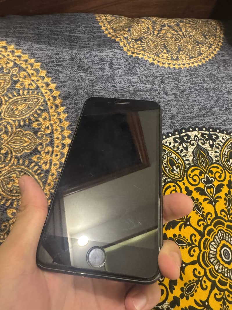 Apple iPhone 8 Plus 1