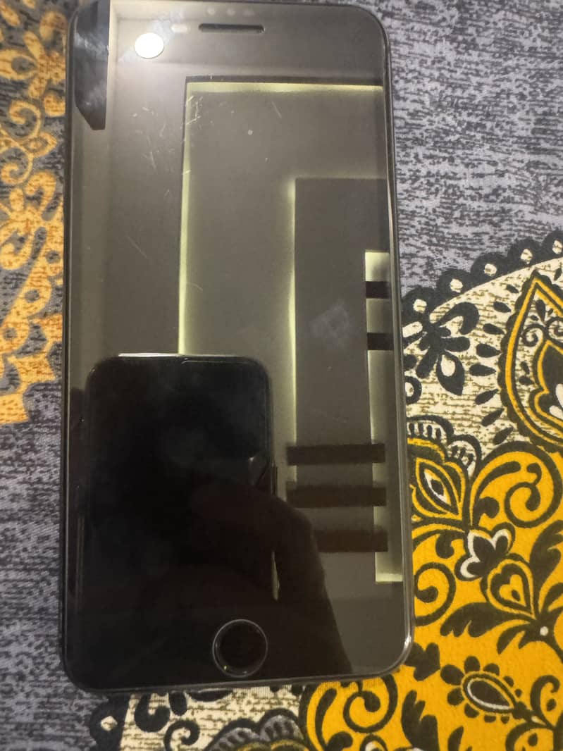 Apple iPhone 8 Plus 3