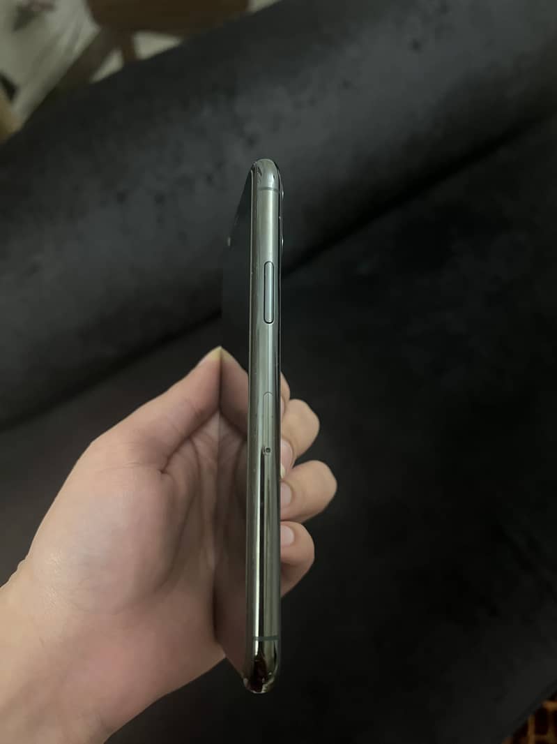 Apple iPhone 11 Pro Mint Condition 1