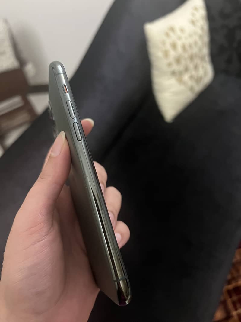 Apple iPhone 11 Pro Mint Condition 2