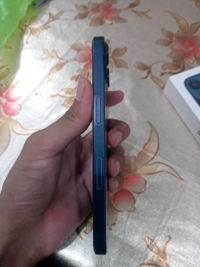 Apple iPhone 13 1