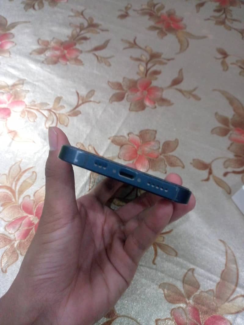 Apple iPhone 13 4