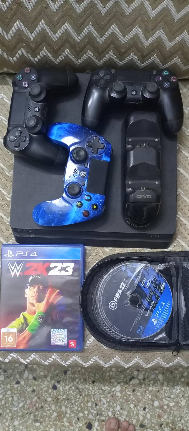 1tb PS4 slim | 2games 2original controller 1copy controller 0