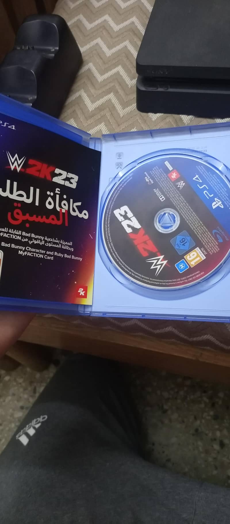 1tb PS4 slim | 2games 2original controller 1copy controller 5