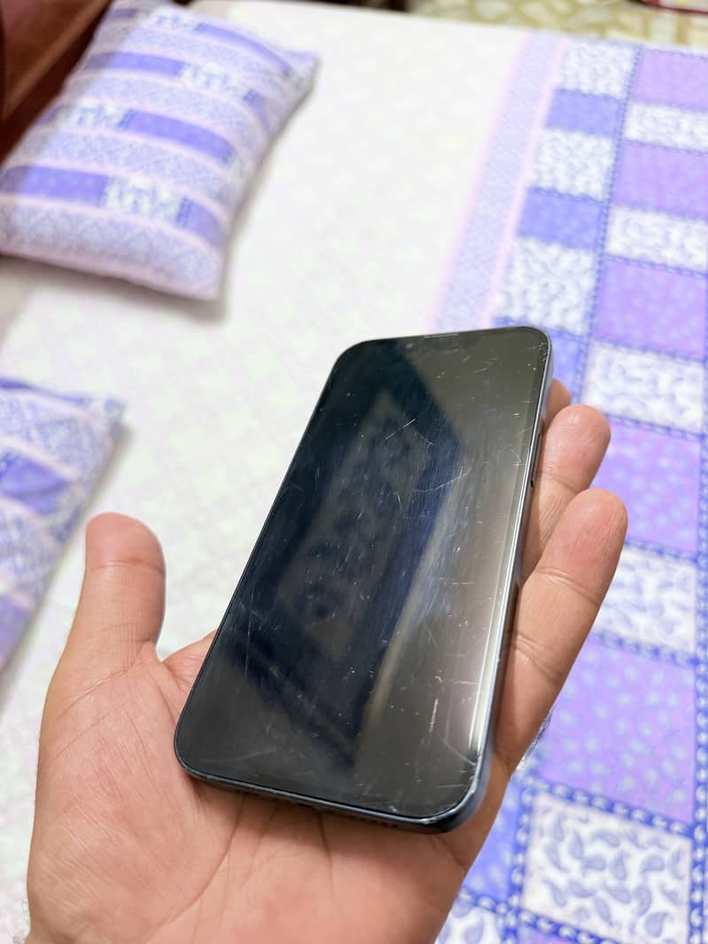 Apple iPhone 13 7
