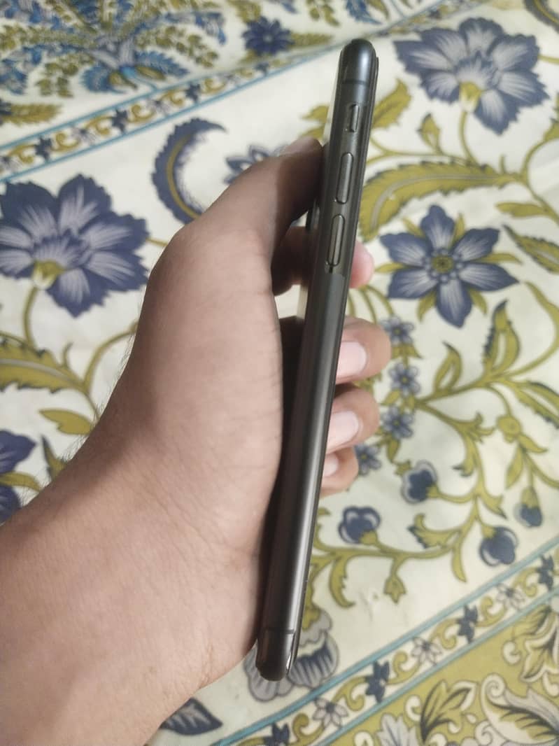 Apple iPhone XS 3