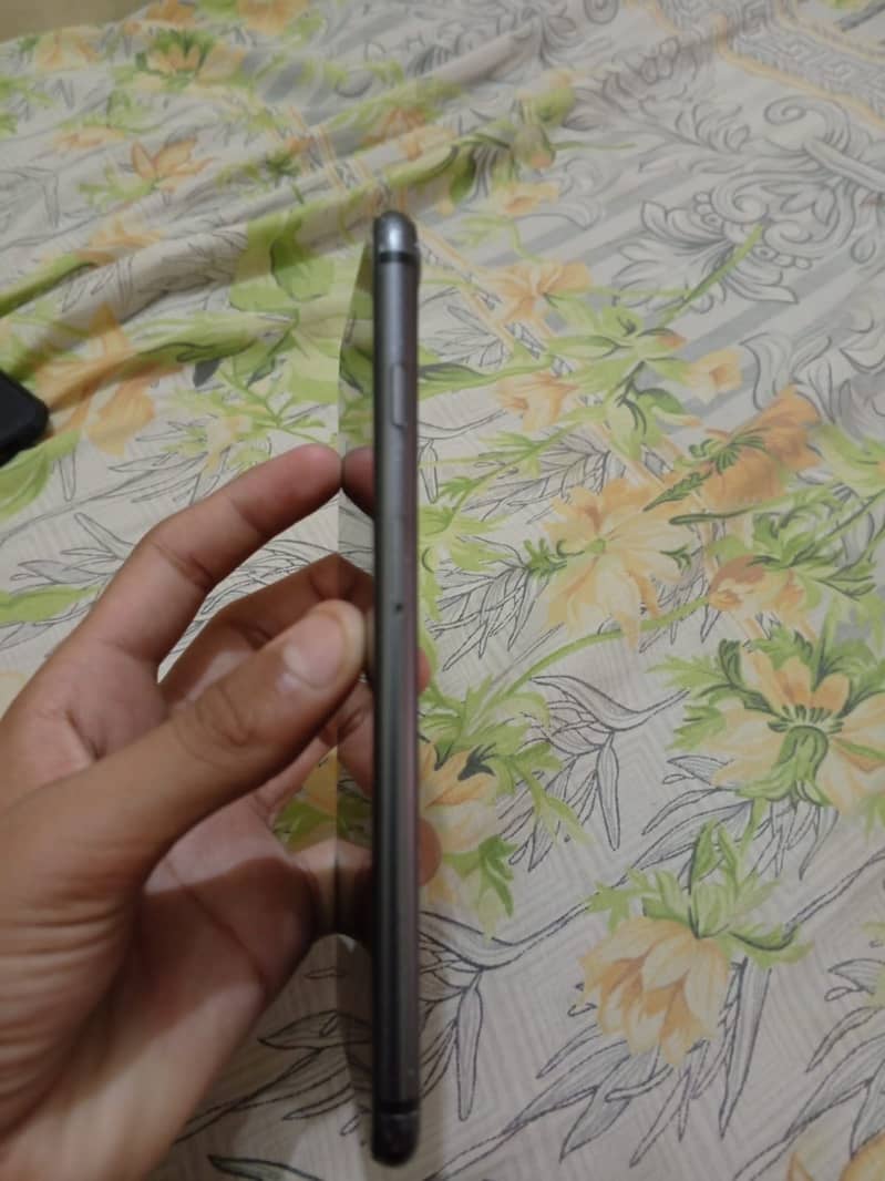 Apple iPhone 8 Plus 4