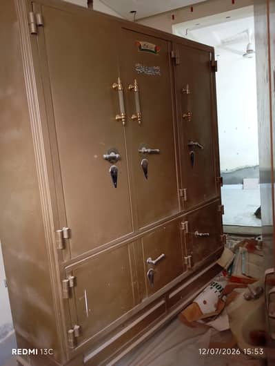 3 doors safe almari