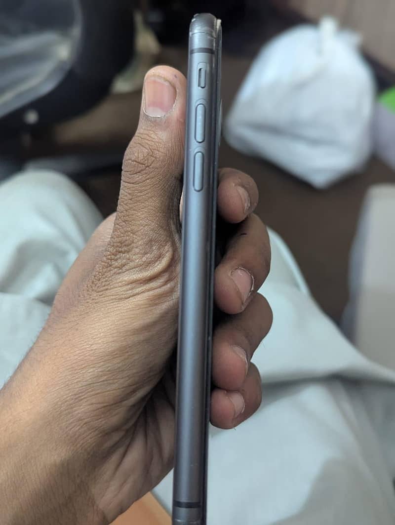 Apple iPhone 11 3