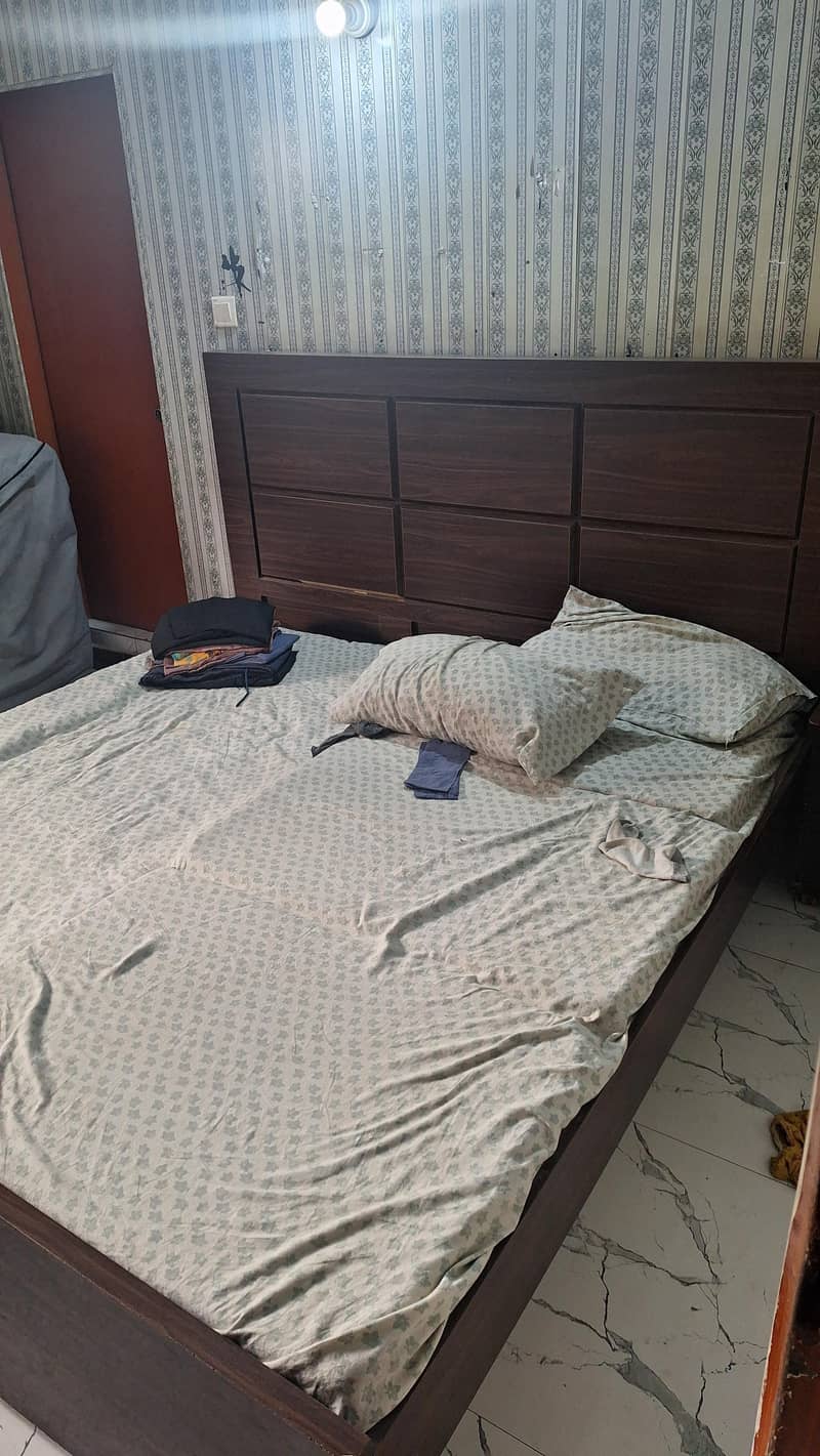 wooden bed 0