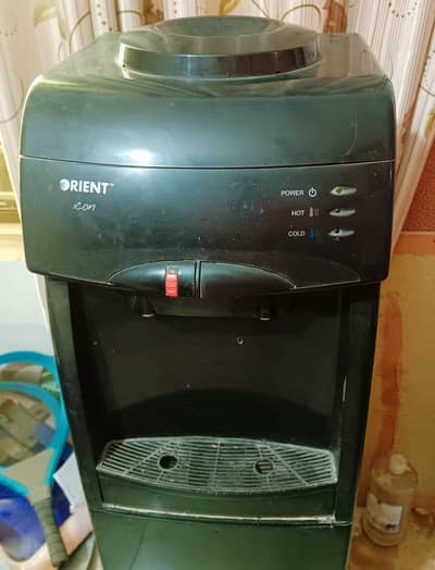 Orient dispenser with refrigerator below in good working condition
