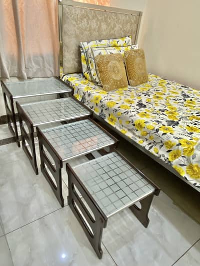 4-Piece Glass Nesting Table Set – Excellent Condition