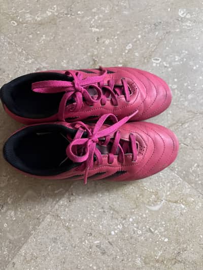 Football boots for 8-10 year old