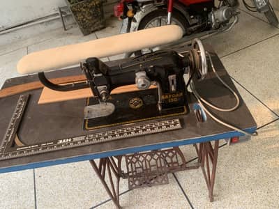 Safdar 130 zig zag sewing machine with table used