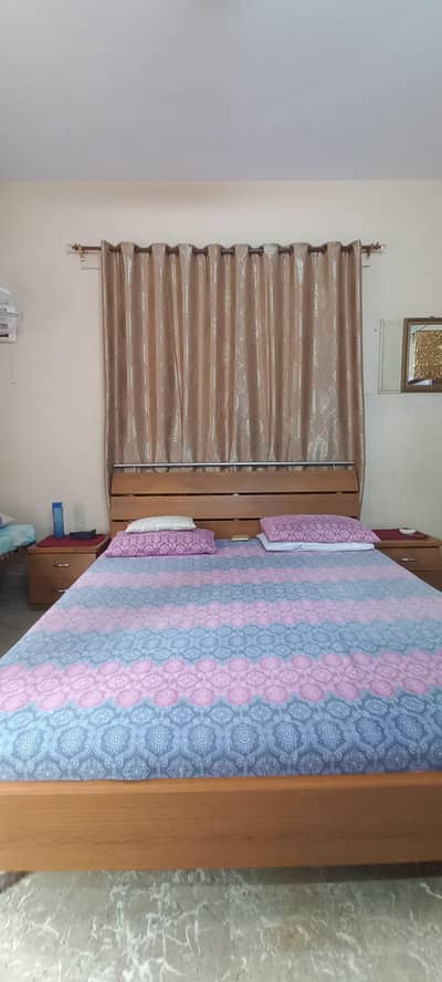 Farmica king size bed set available for salee ( urgent!!!)