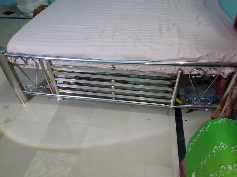 queen bed 2
