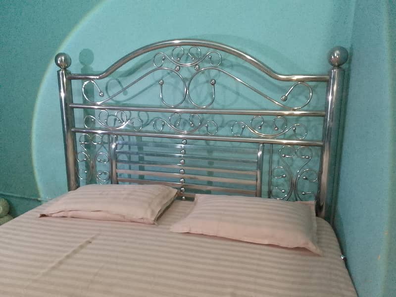 queen bed 3