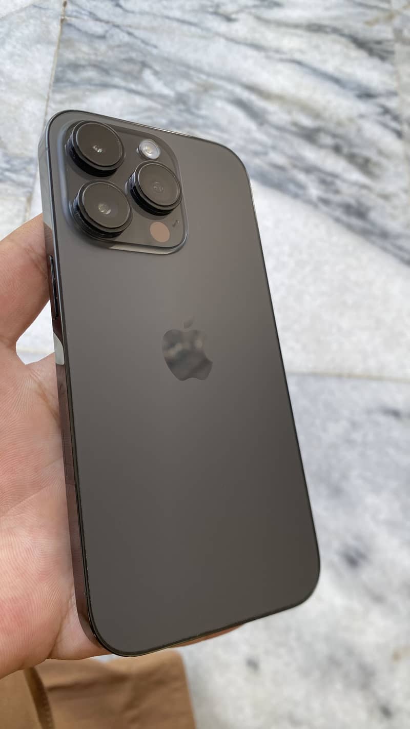 Apple iPhone 14 Pro 1