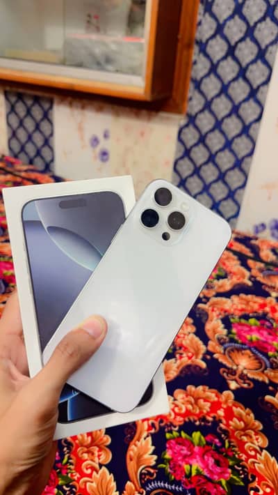 Apple iPhone 16 Pro Max