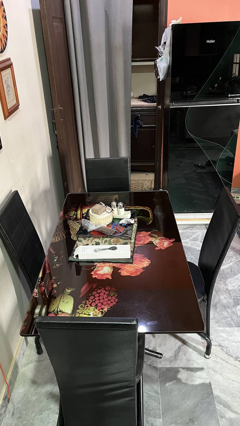 Dining table 0
