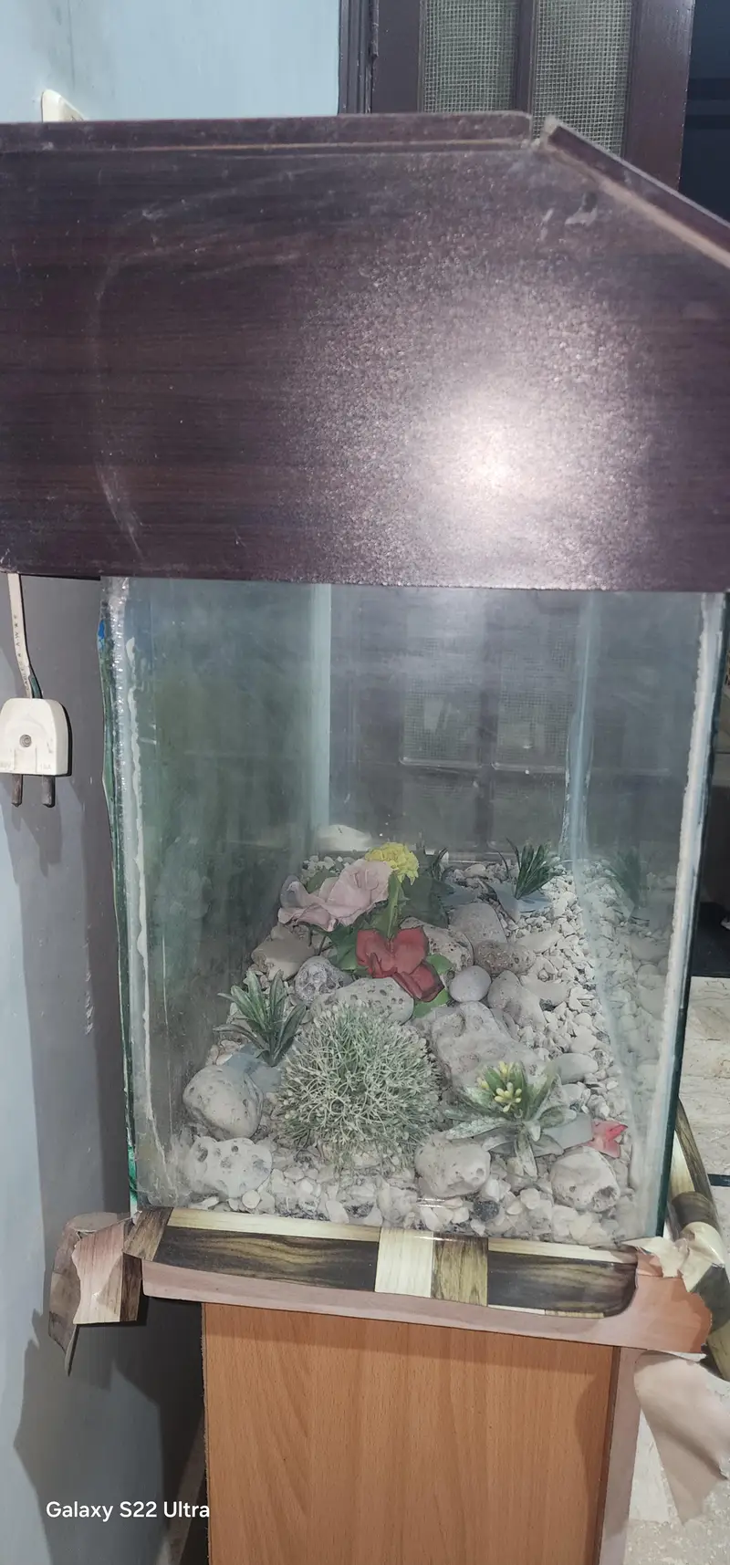 2x1x1.5 Feet Fish Tank - Full Setup with Wooden Cupboard & Accessories — photo 2