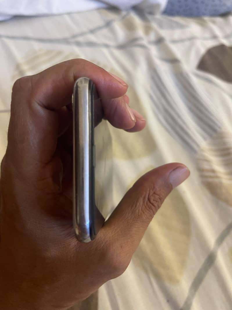 Apple iPhone X 3