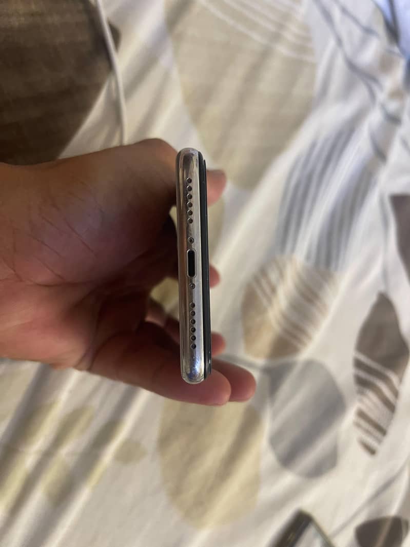 Apple iPhone X 5