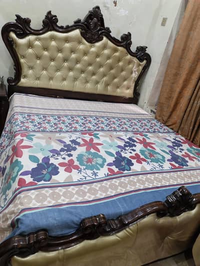 King size crown bed with comfortable mattress along with 2 side tables