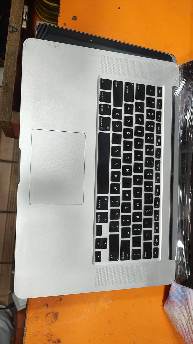 Apple Macbook Pro 1