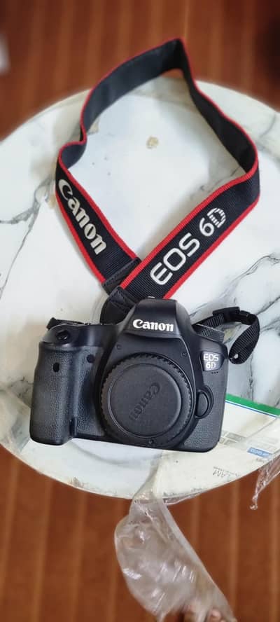 Canon 6D Full Frame 50mm Lens with Flash & Box