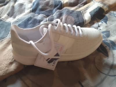 service (cheetah)  new unused 10 size white sneakers,joggers