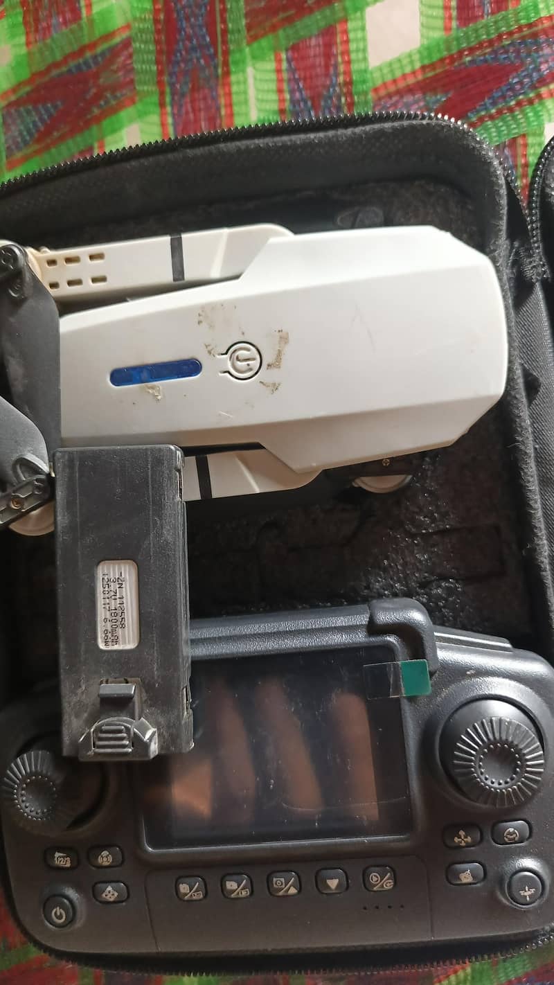e88 max screen drone with camera 1