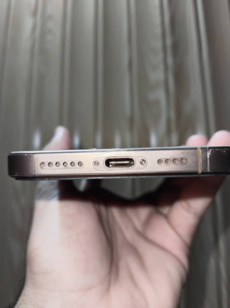 Apple iPhone 16 Pro Max 5