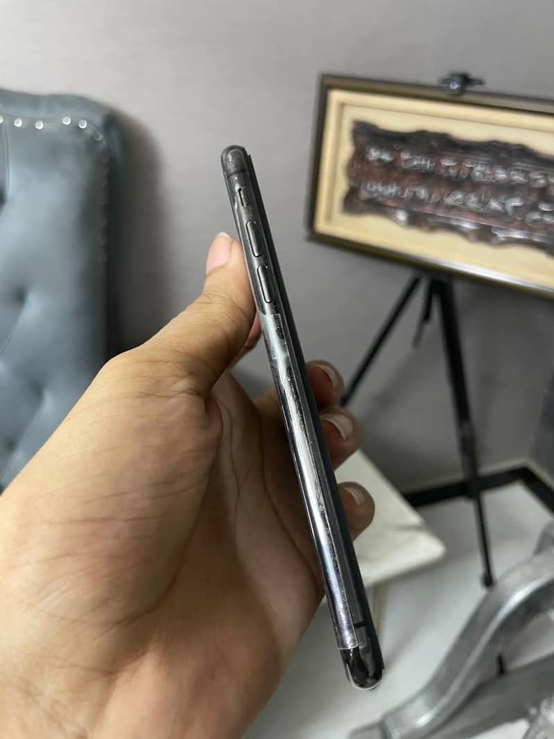 Apple iPhone X 5