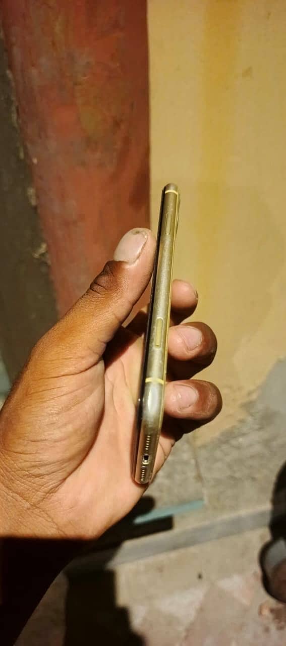 Apple iPhone 11 3