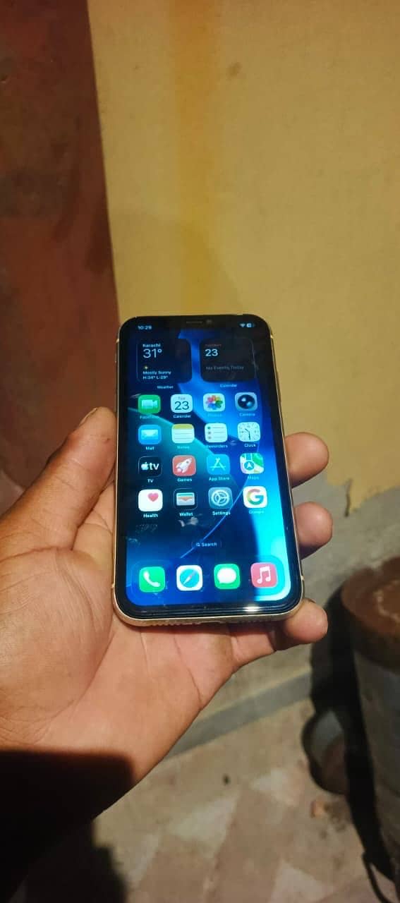 Apple iPhone 11 4