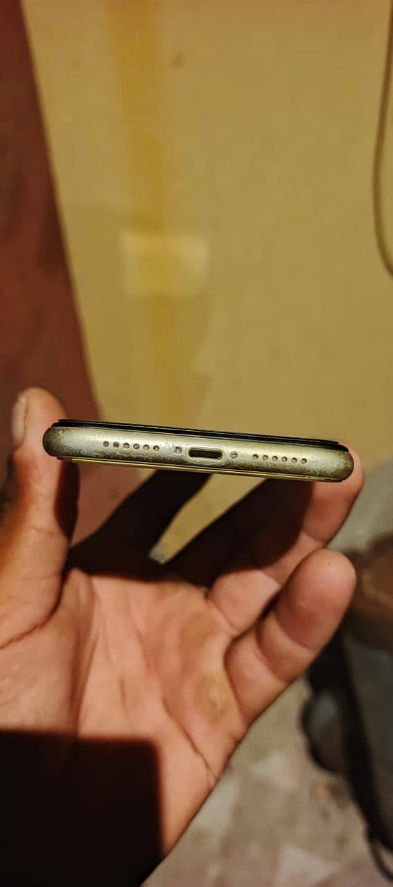 Apple iPhone 11 5