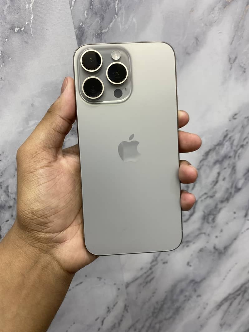 Apple iPhone 15 Pro Max 0
